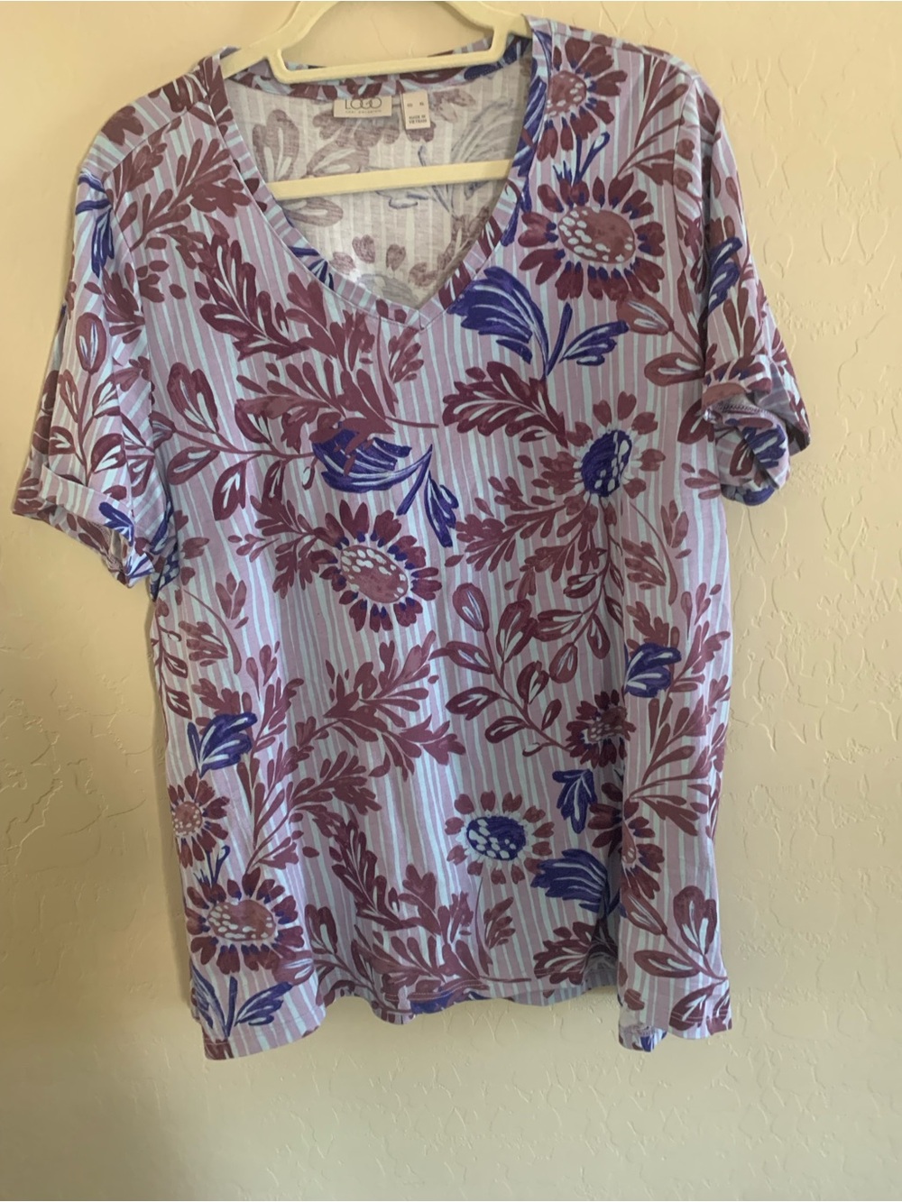 LOGO By Lori Goldstein Lavender Striped Floral V‑Neck Short Sleeve Tee Size XL